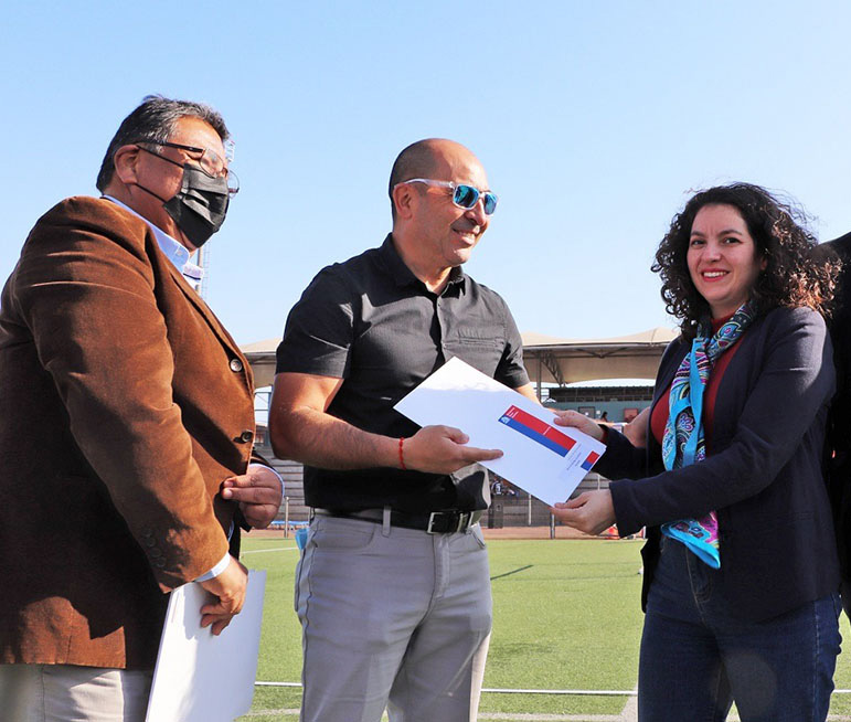 Ministra de Bienes Nacionales entrega concesión de uso gratuito del Estadio Canadela al Instituto Nacional de Deportes